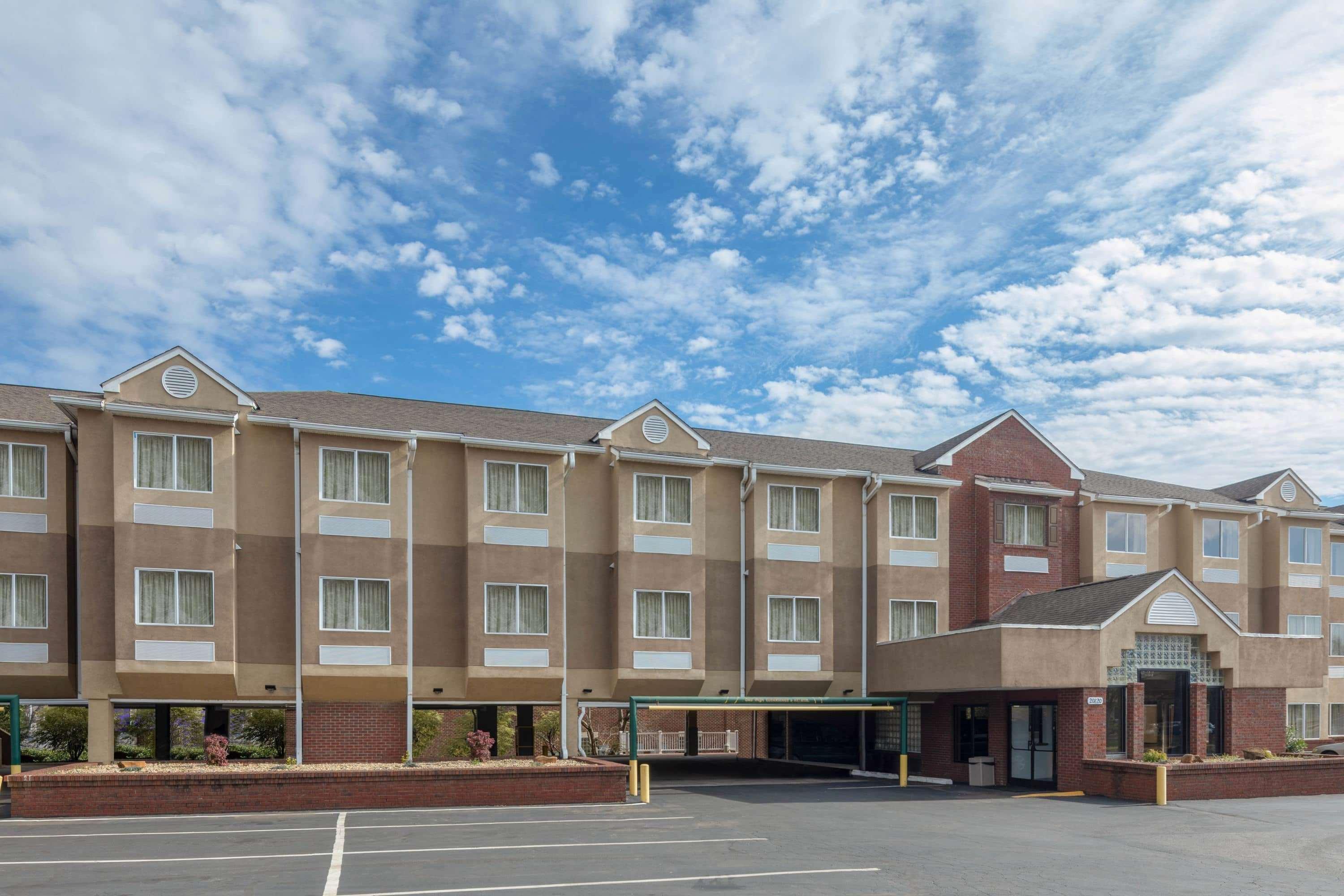 Microtel Inn By Wyndham Lake Norman Корнеліус Екстер'єр фото