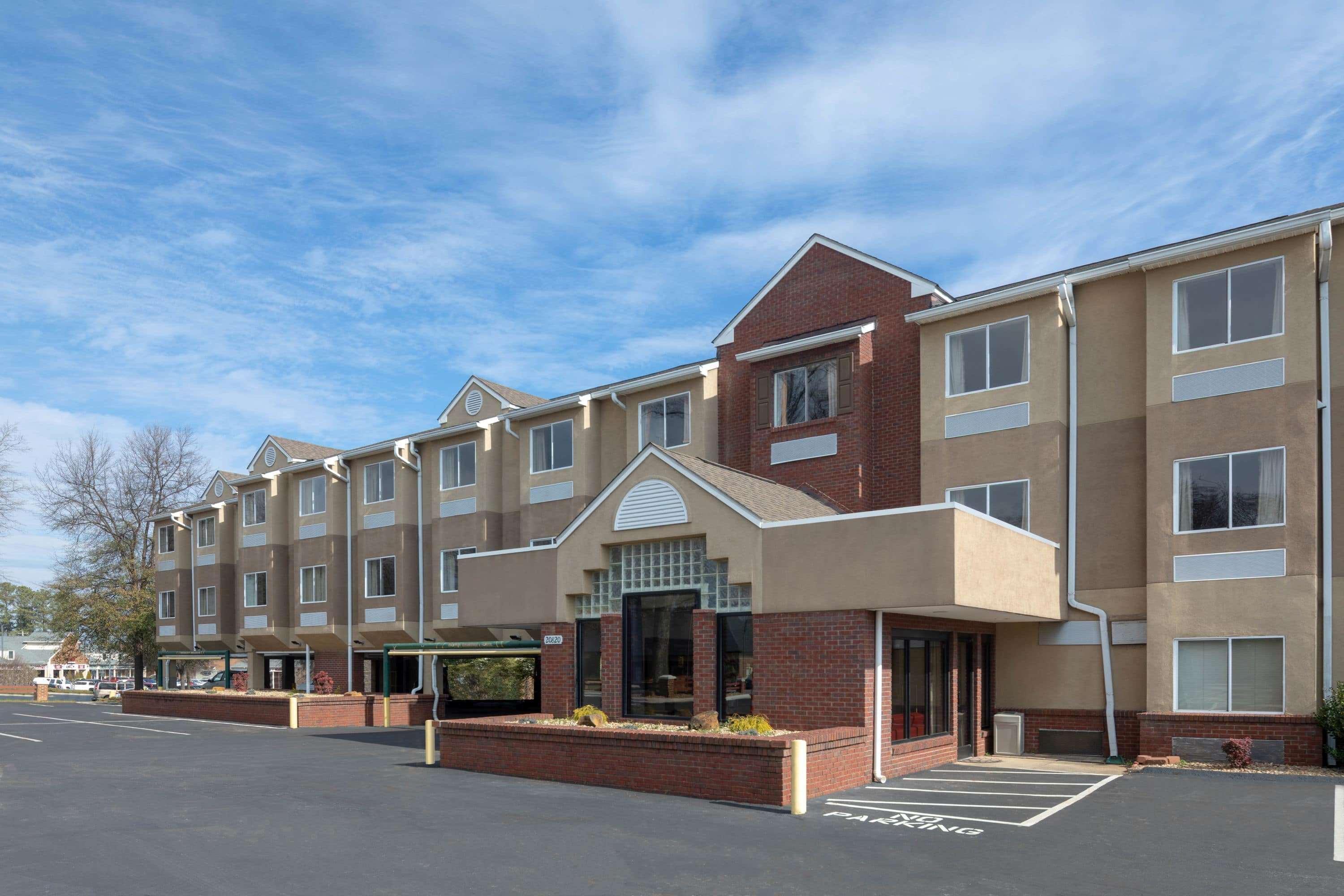Microtel Inn By Wyndham Lake Norman Корнеліус Екстер'єр фото