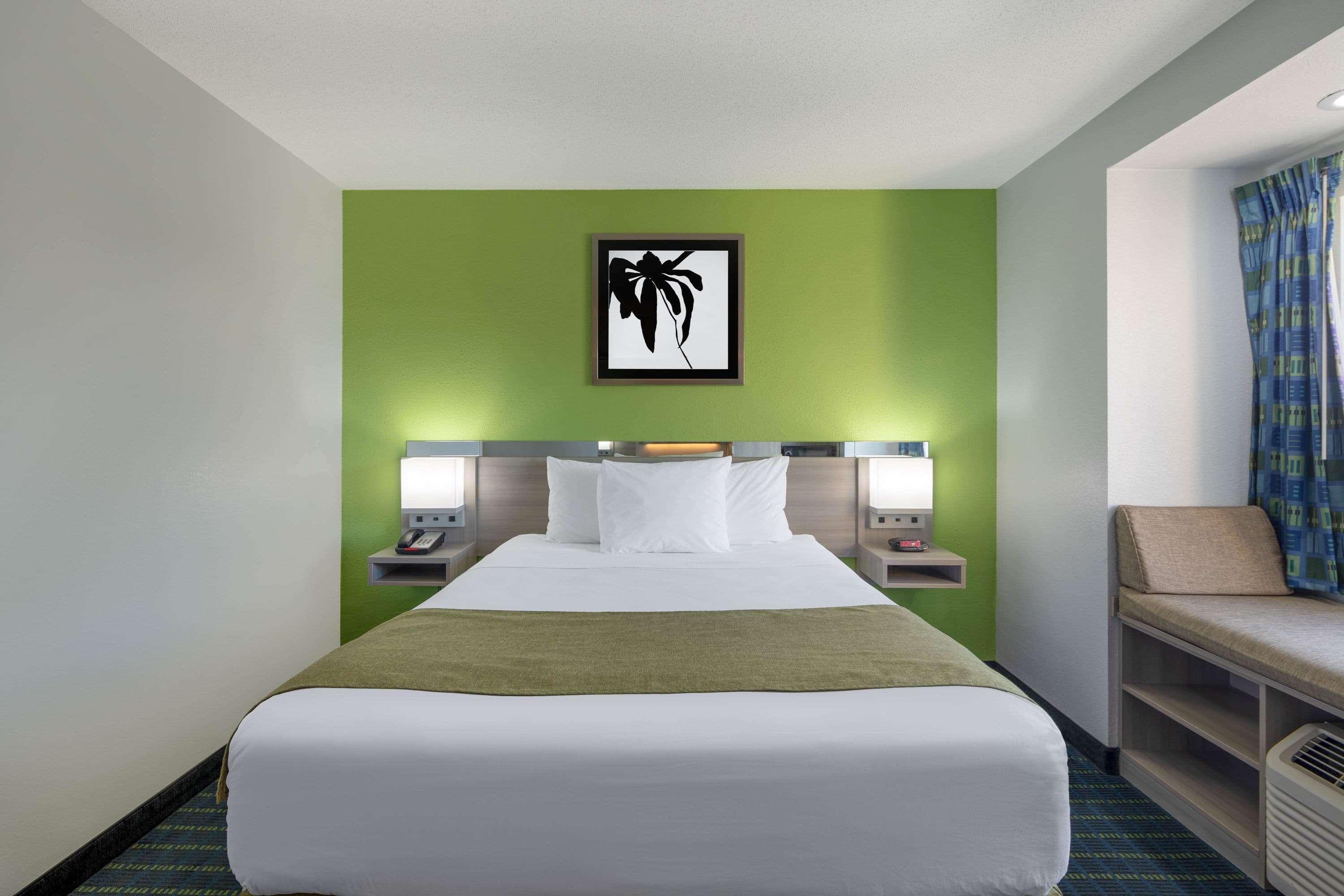 Microtel Inn By Wyndham Lake Norman Корнеліус Екстер'єр фото