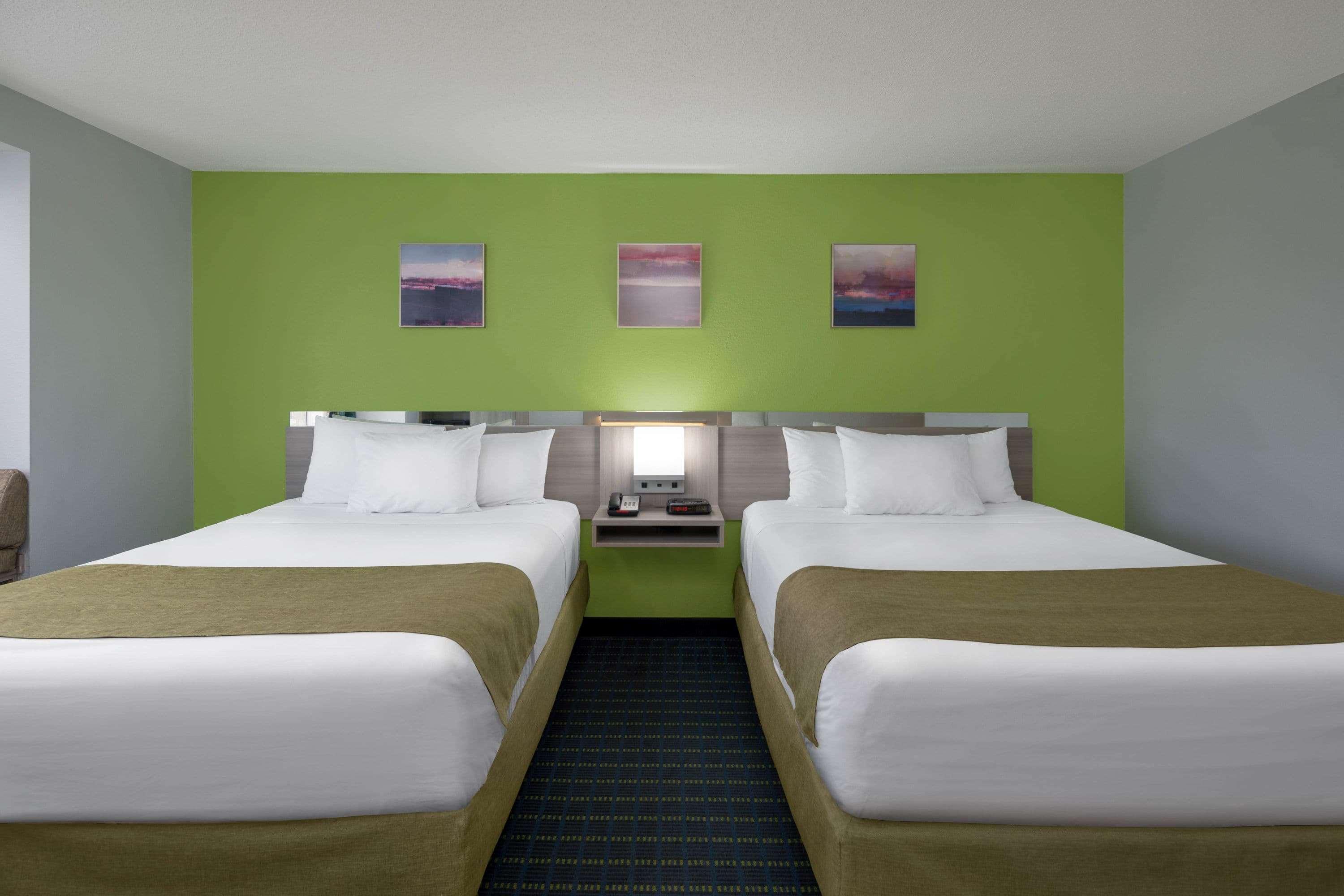 Microtel Inn By Wyndham Lake Norman Корнеліус Екстер'єр фото