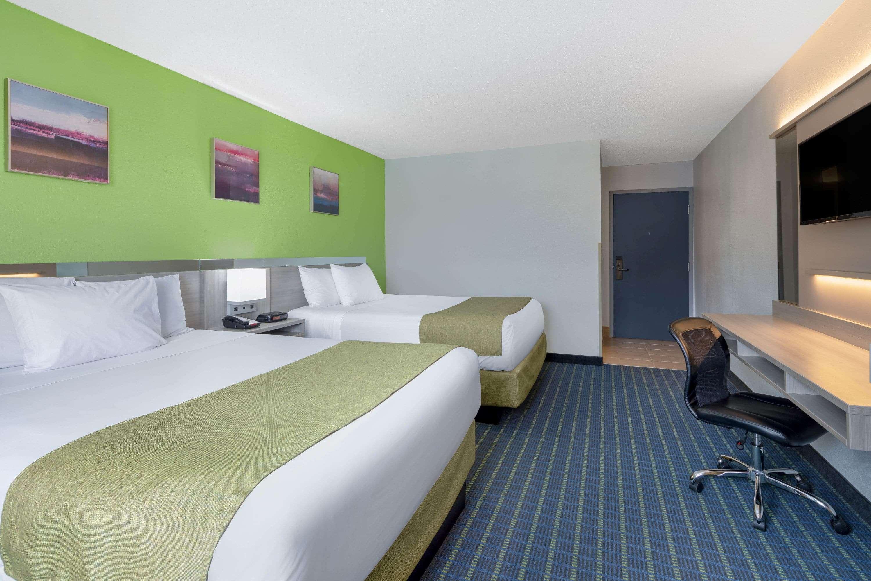 Microtel Inn By Wyndham Lake Norman Корнеліус Екстер'єр фото