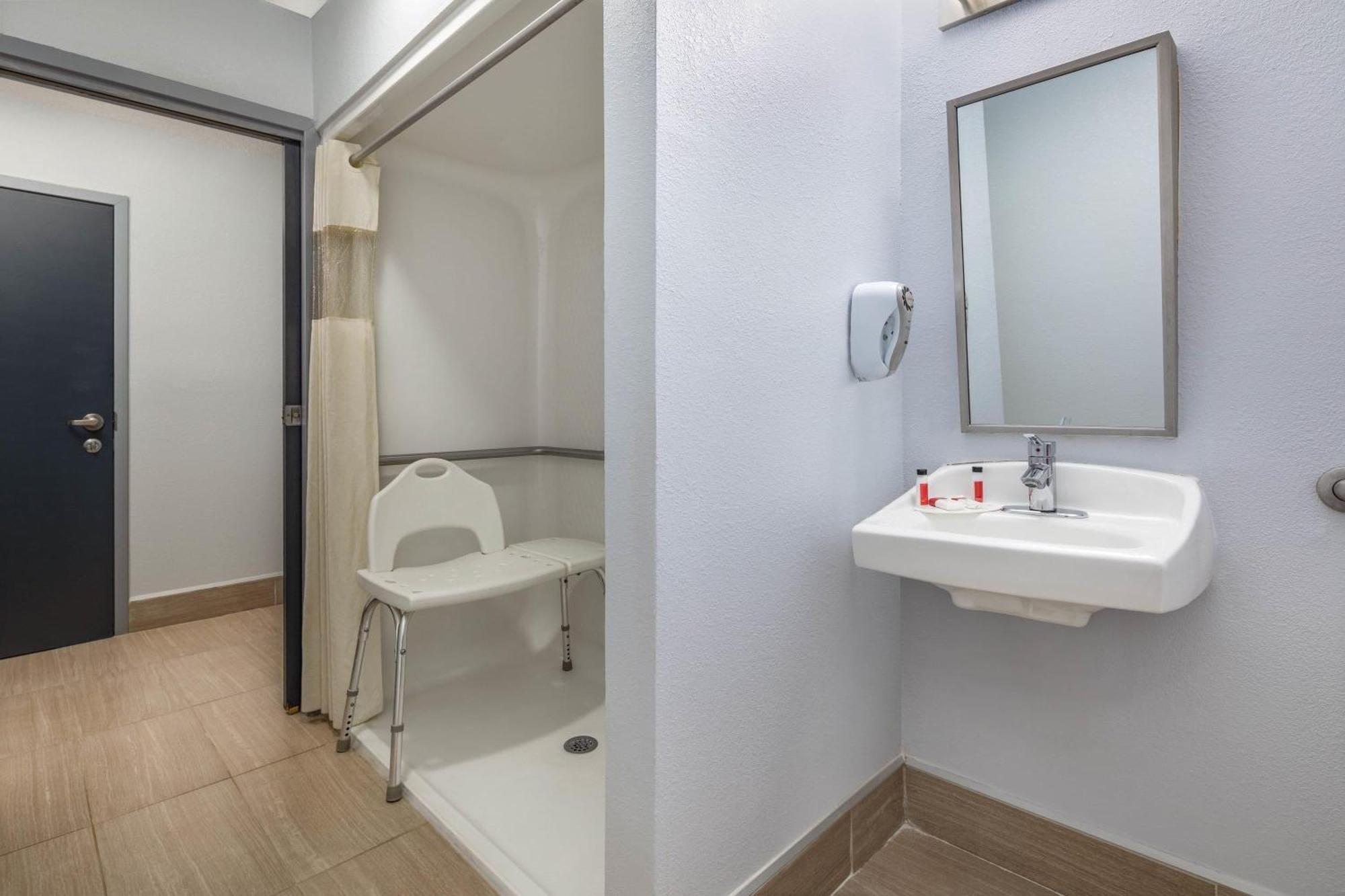 Microtel Inn By Wyndham Lake Norman Корнеліус Екстер'єр фото