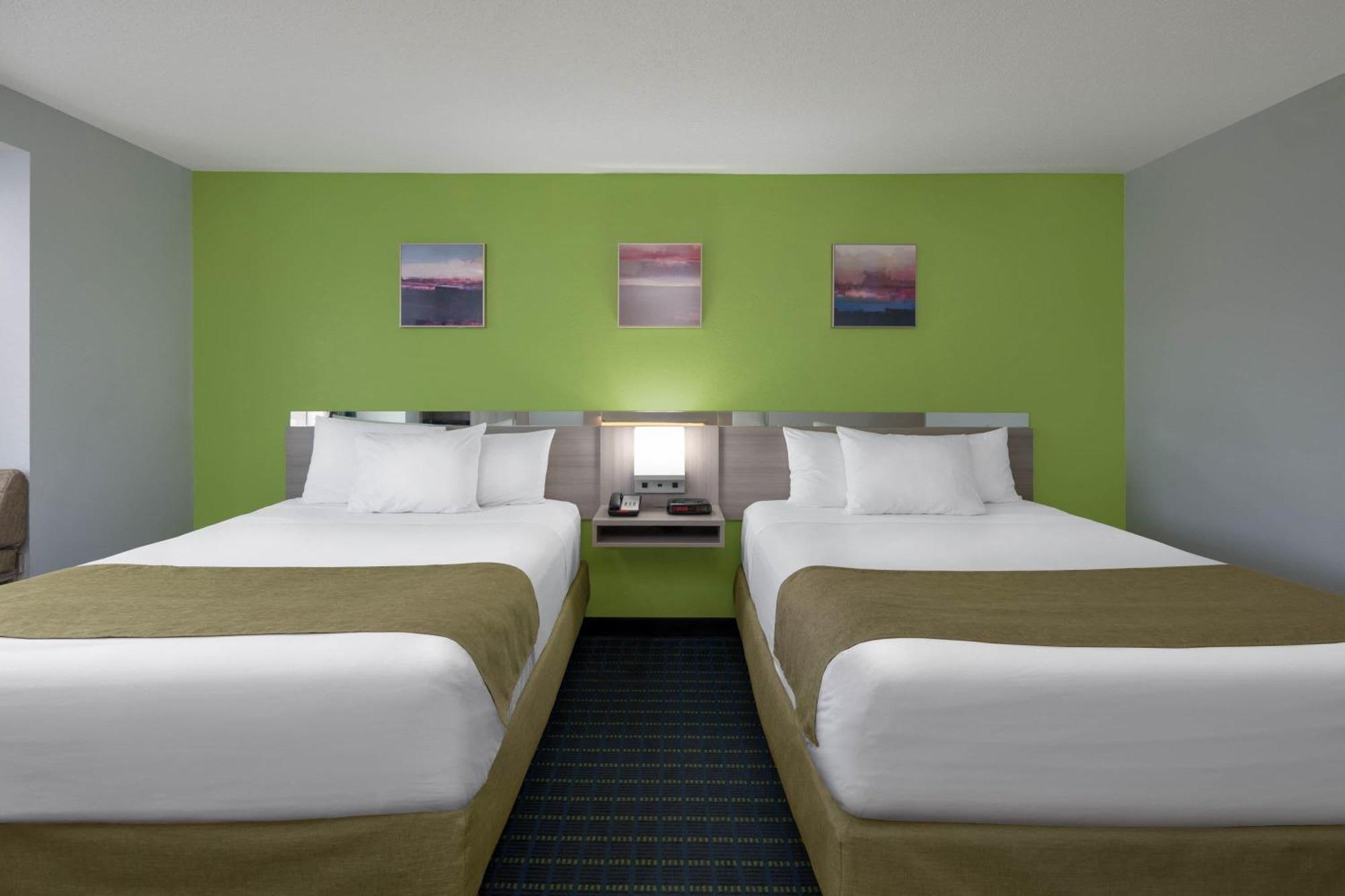 Microtel Inn By Wyndham Lake Norman Корнеліус Екстер'єр фото