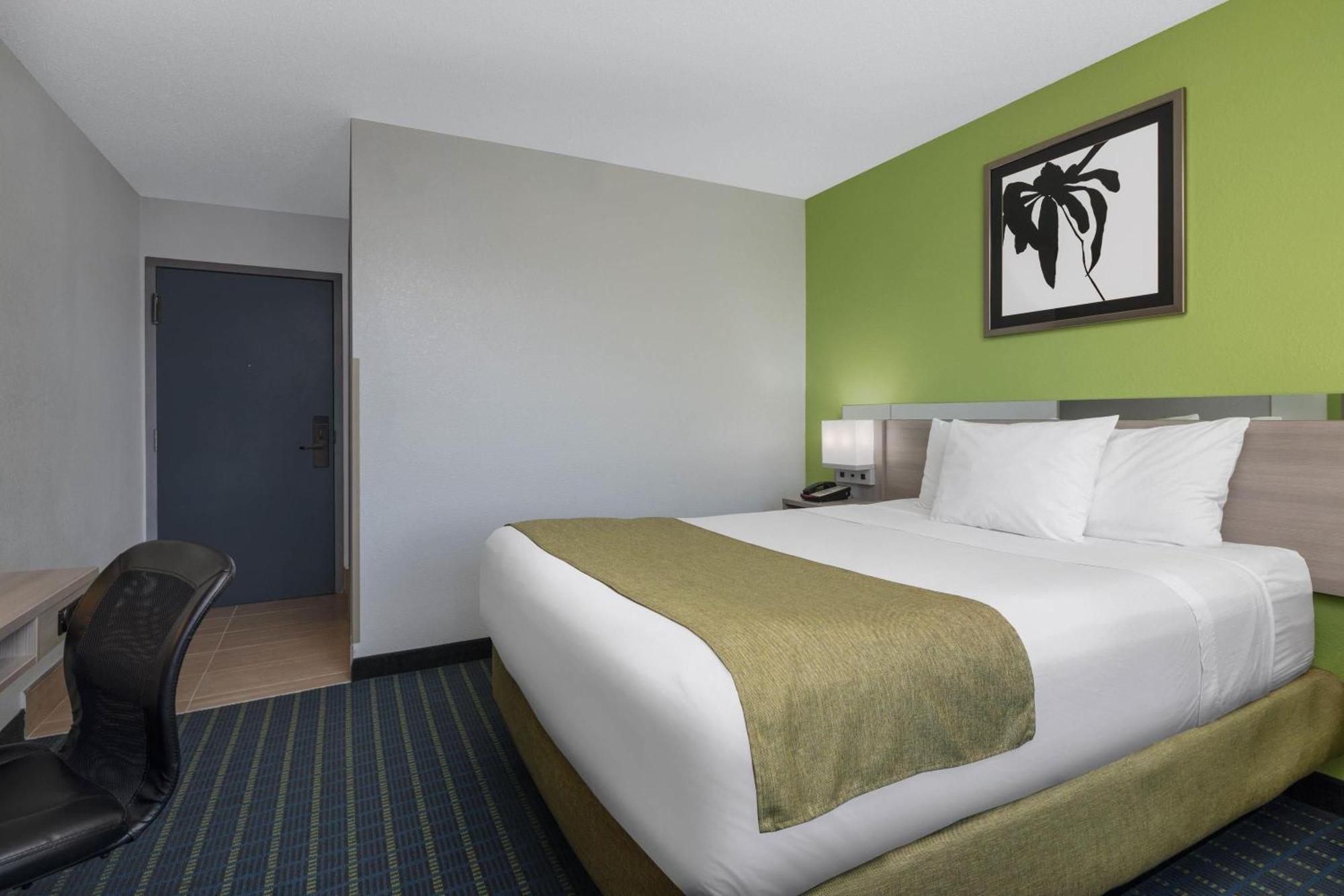 Microtel Inn By Wyndham Lake Norman Корнеліус Екстер'єр фото