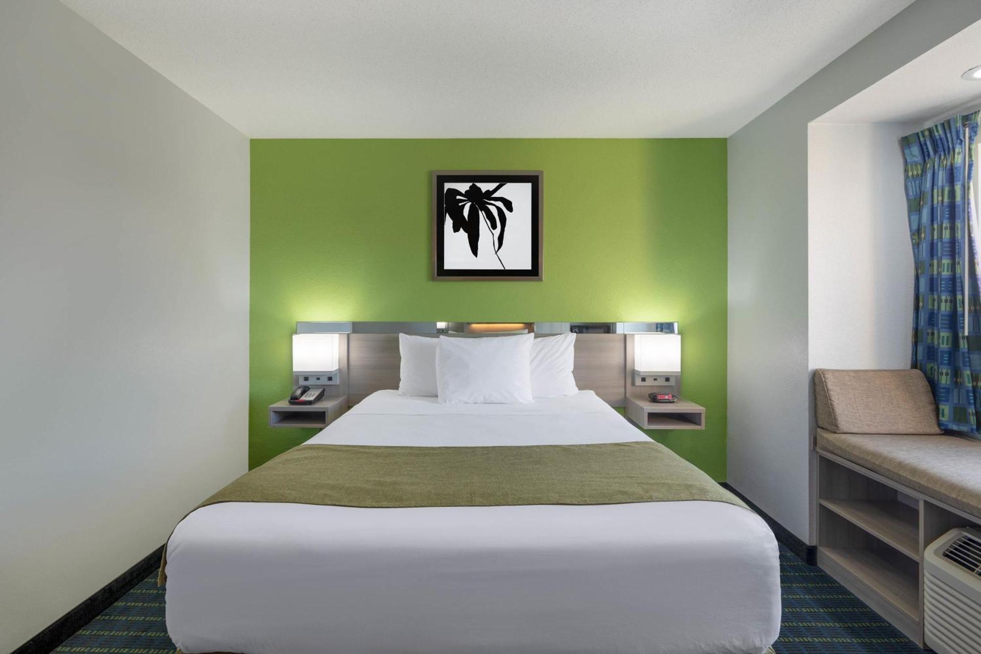 Microtel Inn By Wyndham Lake Norman Корнеліус Екстер'єр фото